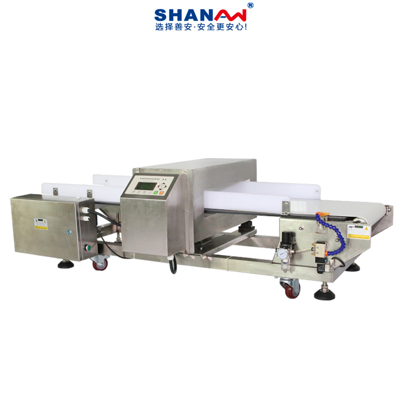 Highly effective food processing machine with safety guarantee